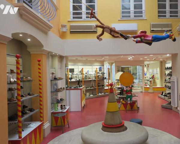 Immeuble - Local commercial - Bureaux - Combles aménageables - Garage. 277 m² cadastré.