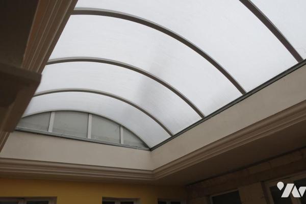 Immeuble - Local commercial - Bureaux - Combles aménageables - Garage. 277 m² cadastré.