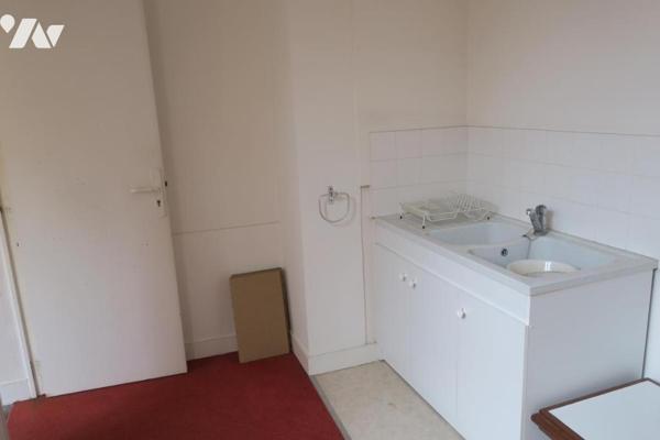 Immeuble - Local commercial - Bureaux - Combles aménageables - Garage. 277 m² cadastré.