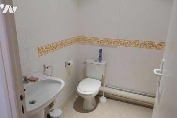 Immeuble - Local commercial - Bureaux - Combles aménageables - Garage. 277 m² cadastré.