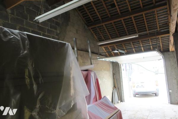 Immeuble - Local commercial - Bureaux - Combles aménageables - Garage. 277 m² cadastré.