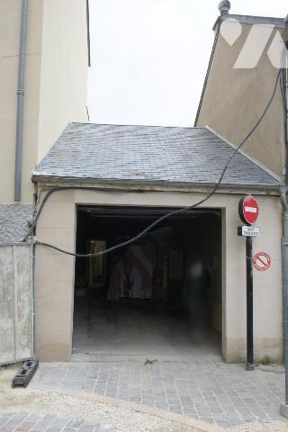 Immeuble - Local commercial - Bureaux - Combles aménageables - Garage. 277 m² cadastré.