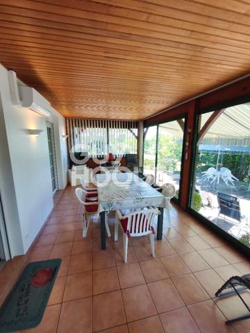 Coquuette maison de 82 m2, 2 chambres ,veranda et garage