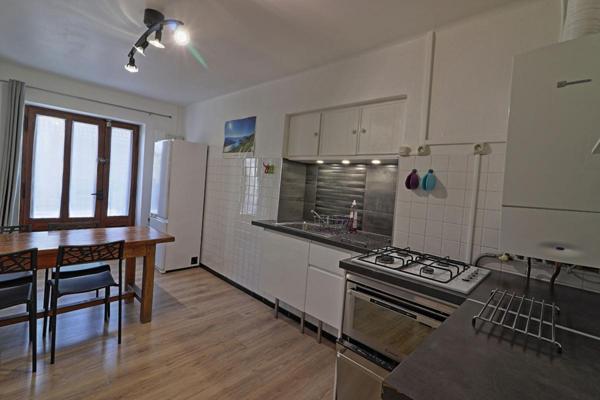 Appartement T3 46.34 m² + combles 60 m² environ