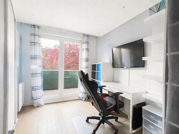 Appartement Suresnes 4 pièces 71 m2 - cave - stationnement