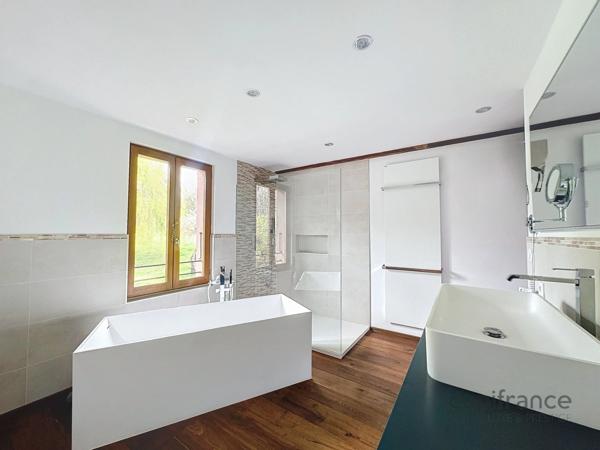 Dpt Haute Savoie (74), à vendre LOISIN maison P5 de 210 m² - Terrain d'env 8'000 m² agricole (possibilité d'avoir moins de terrain ou de louer du terrain supplémentaire)