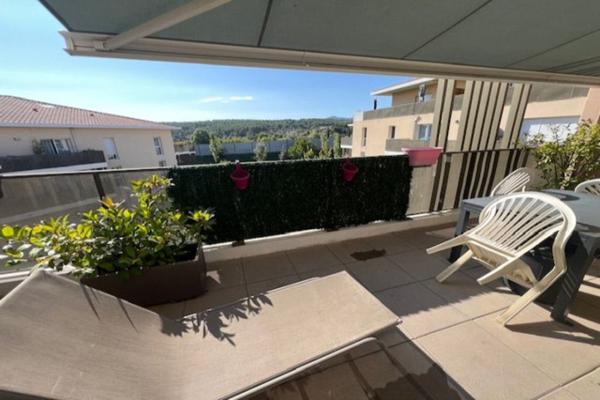 Appartement T3 - 66 m2 - terrasse 21 m2 - 2 garages fermés - résidence récente - dernier étage