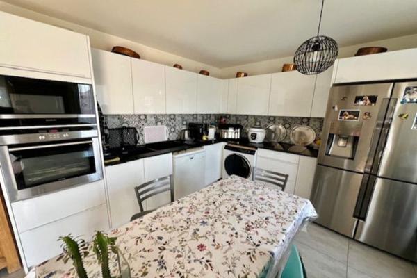 Appartement T3 - 66 m2 - terrasse 21 m2 - 2 garages fermés - résidence récente - dernier étage