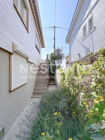 Charmant chalet 3 pièces entièrement rénové de 70 m² avec terrasse, espace arboré & garage à Gruissan Plage des Chalets