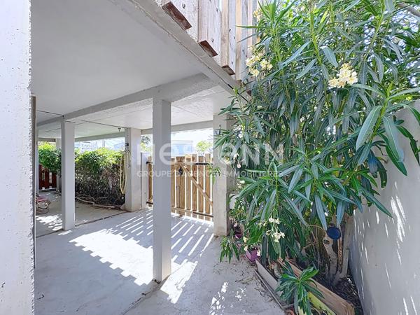 Charmant chalet 3 pièces entièrement rénové de 70 m² avec terrasse, espace arboré & garage à Gruissan Plage des Chalets