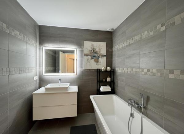 Appartement trois pièces lumineux avec balcon et box à Bondy Proche RER E
