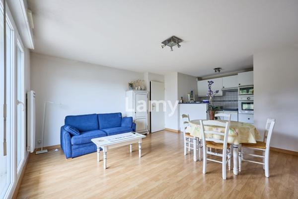 Appartement 2 pièces, balcon, parking