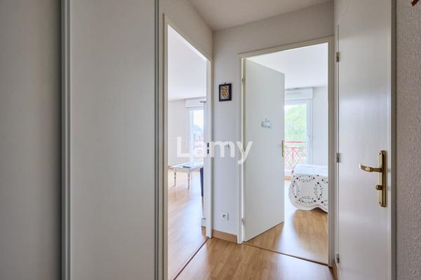 Appartement 2 pièces, balcon, parking