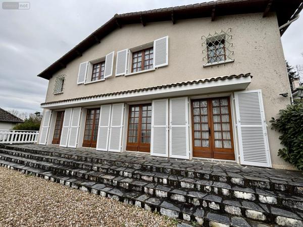 Maison à vendre à Montmorillon dans la Vienne (86500), ref : VM562-86001