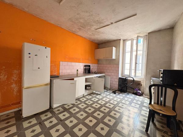 Blaye (33390) BLAYE – IMMEUBLE DE RAPPORT A TRANSFORMER