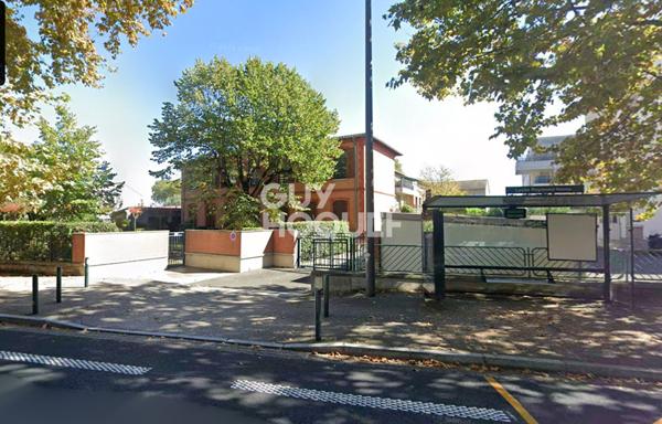 Bureaux ou Local professionnel avec stationnement!