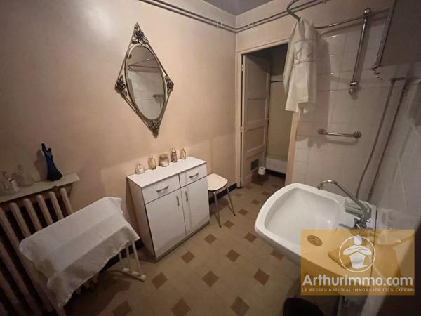 Vente                                                      Maison de village
                        
                     14 pièces                      332 m2                     à La Canourgue