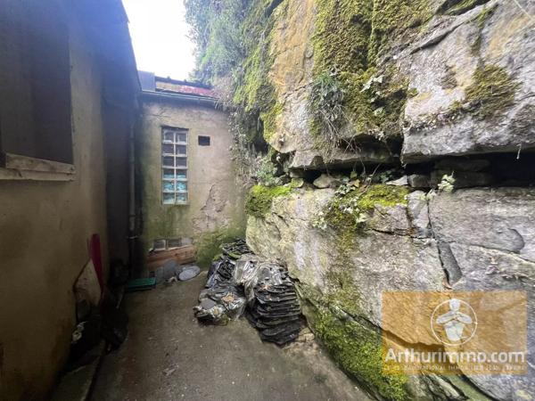 Vente                                                      Maison de village
                        
                     14 pièces                      332 m2                     à La Canourgue