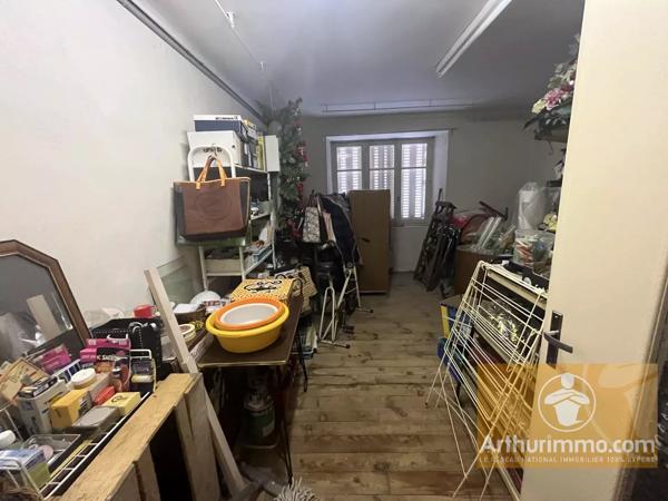 Vente                                                      Maison de village
                        
                     14 pièces                      332 m2                     à La Canourgue