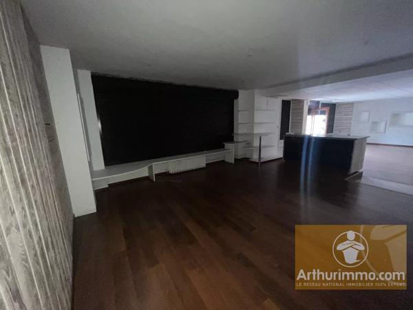 Vente                                                      Maison de village
                        
                     14 pièces                      332 m2                     à La Canourgue