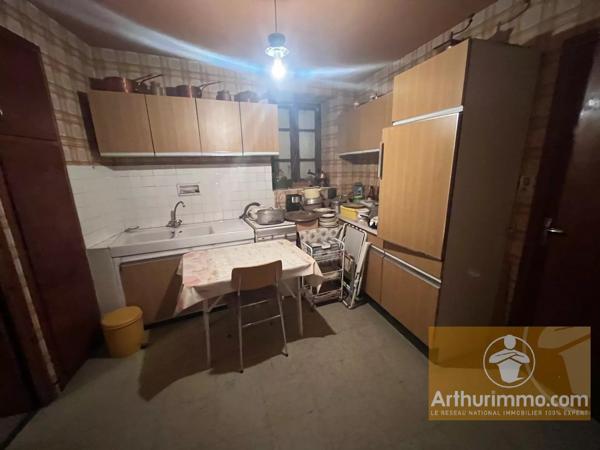 Vente                                                      Maison de village
                        
                     14 pièces                      332 m2                     à La Canourgue
