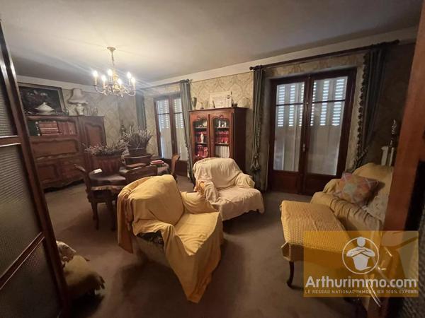 Vente                                                      Maison de village
                        
                     14 pièces                      332 m2                     à La Canourgue
