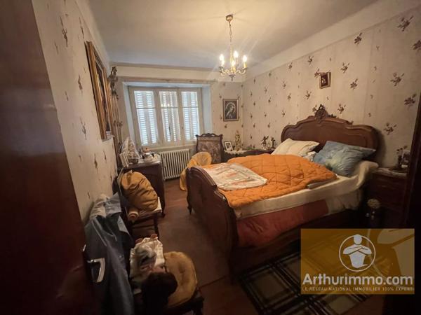 Vente                                                      Maison de village
                        
                     14 pièces                      332 m2                     à La Canourgue