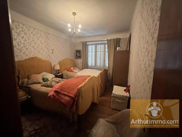 Vente                                                      Maison de village
                        
                     14 pièces                      332 m2                     à La Canourgue