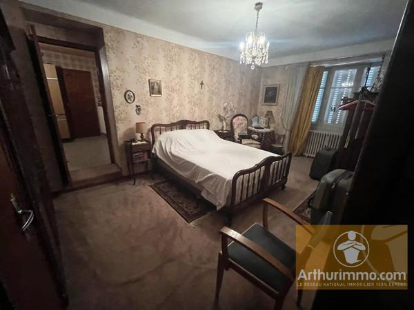 Vente                                                      Maison de village
                        
                     14 pièces                      332 m2                     à La Canourgue