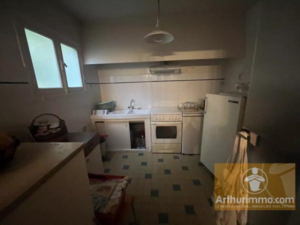 Vente                                                      Maison de village
                        
                     14 pièces                      332 m2                     à La Canourgue