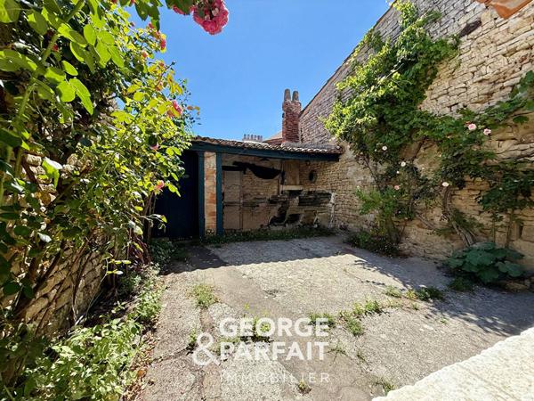 Ars-en-Ré ? Maison de caractère au coeur du village, vue sur le clocher, 5 chambres
