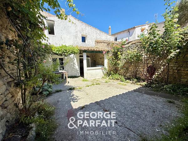 Ars-en-Ré ? Maison de caractère au coeur du village, vue sur le clocher, 5 chambres