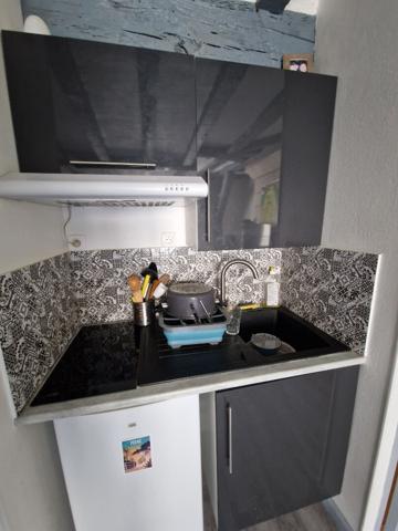 STUDIO 25M² HYPER CENTRE VILLE ( VIDE DE LOCATAIRE )