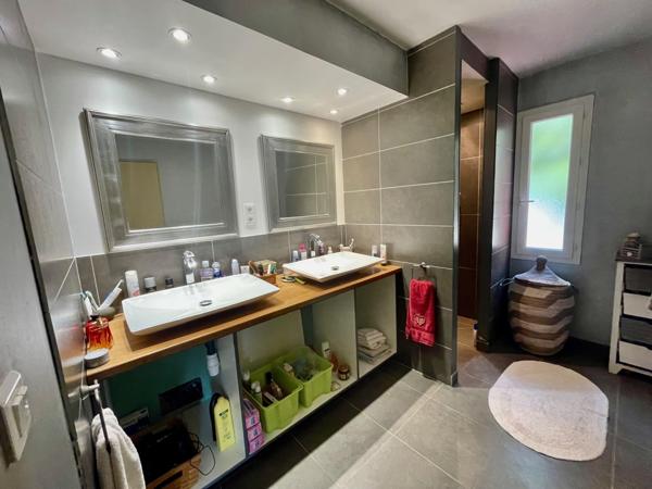 Propriété 4 pièces 160 m2 avec Piscine