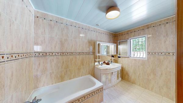 Cadre de vie serein, plain-pied généreux, opportunité rare