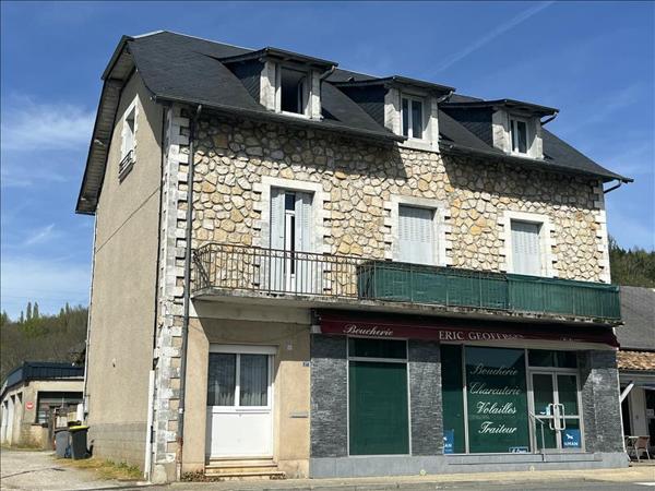 Immeuble à vendre |  Le Lardin-Saint-Lazare |  357 m²