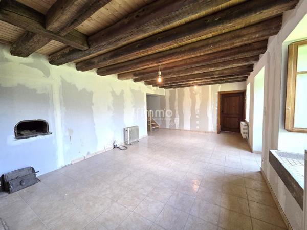 Ferme partiellement rénovée – 338m² -145,66ares – Cadre rare