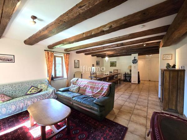 Ferme partiellement rénovée – 338m² -145,66ares – Cadre rare