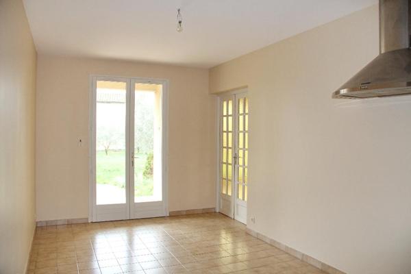 MAISON T4 PLAIN-PIED avec TERRAIN d'environ 1000 m² et GARAGE