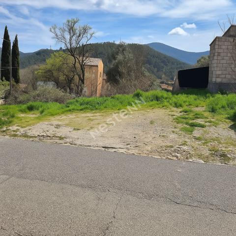 Terrain Constructible 284 m² Sainte-Anastasie (Zone UA) avec Permis de Construire !