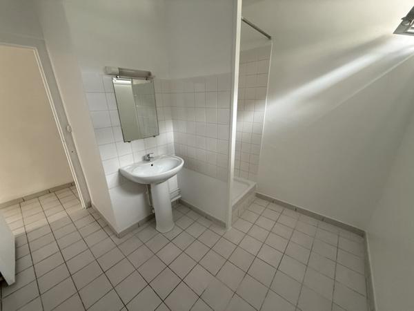Appartement à vendre 77 420 € Châteauroux 3 p 75 m² DPE D