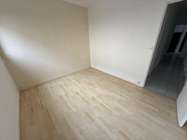 Appartement à vendre 77 420 € Châteauroux 3 p 75 m² DPE D