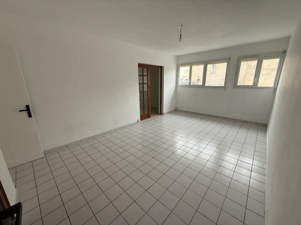 Appartement à vendre 77 420 € Châteauroux 3 p 75 m² DPE D