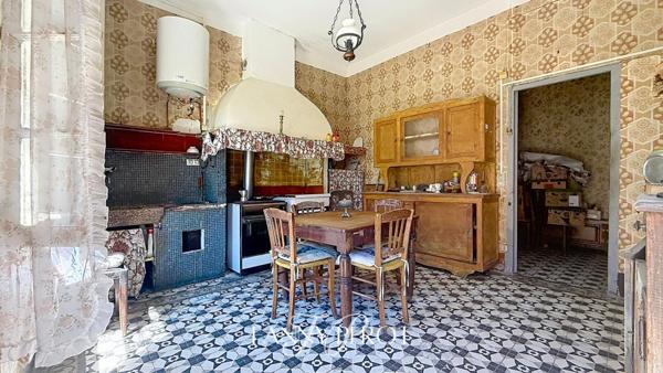 Saint-Cyprien - Maison à rénover sur beau terrain avec de multiples possibilités