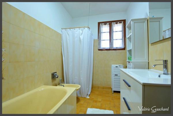 Montpon Ménestérol - Maison 4 chambres + bureau et terrain 5427m²