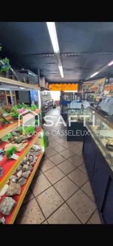 Saint-Quentin - Remicourt : Un immeuble au cachet unique, avec un vaste local commercial en vitrine sur rue passante, idéal pour donner vie à vos projets les plus ambitieux.