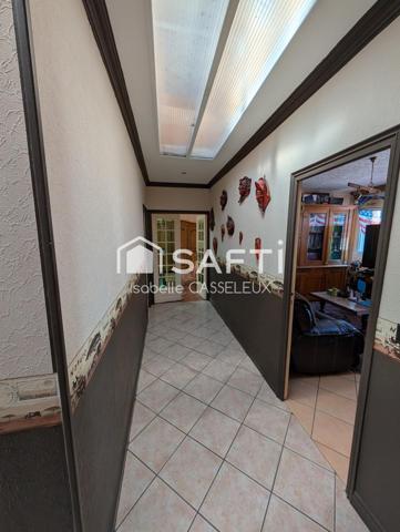 Saint-Quentin - Remicourt : Un immeuble au cachet unique, avec un vaste local commercial en vitrine sur rue passante, idéal pour donner vie à vos projets les plus ambitieux.