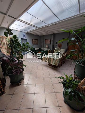 Saint-Quentin - Remicourt : Un immeuble au cachet unique, avec un vaste local commercial en vitrine sur rue passante, idéal pour donner vie à vos projets les plus ambitieux.