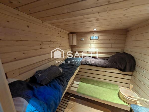 Saint-Quentin - Remicourt : Un immeuble au cachet unique, avec un vaste local commercial en vitrine sur rue passante, idéal pour donner vie à vos projets les plus ambitieux.