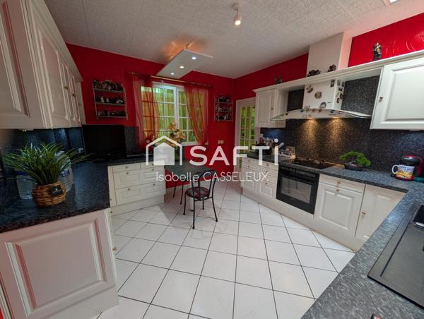 Saint-Quentin - Remicourt : Un immeuble au cachet unique, avec un vaste local commercial en vitrine sur rue passante, idéal pour donner vie à vos projets les plus ambitieux.